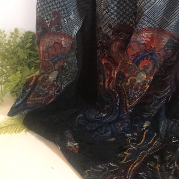 “UNIQUE MULTI FABRIC” Grey and abstract coloured patterns long sleeved sweater. - Picture 7 of 13